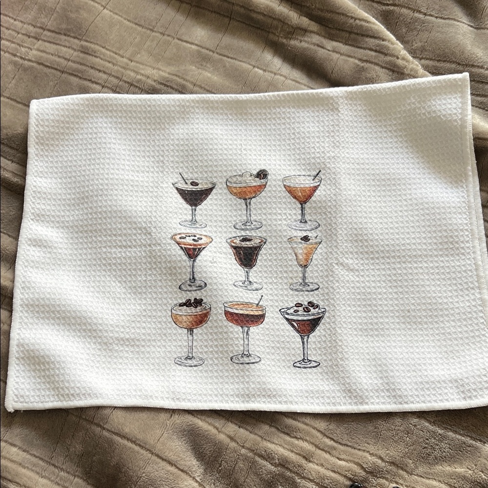 Elegant White Kitchen Towel with Cocktail Design